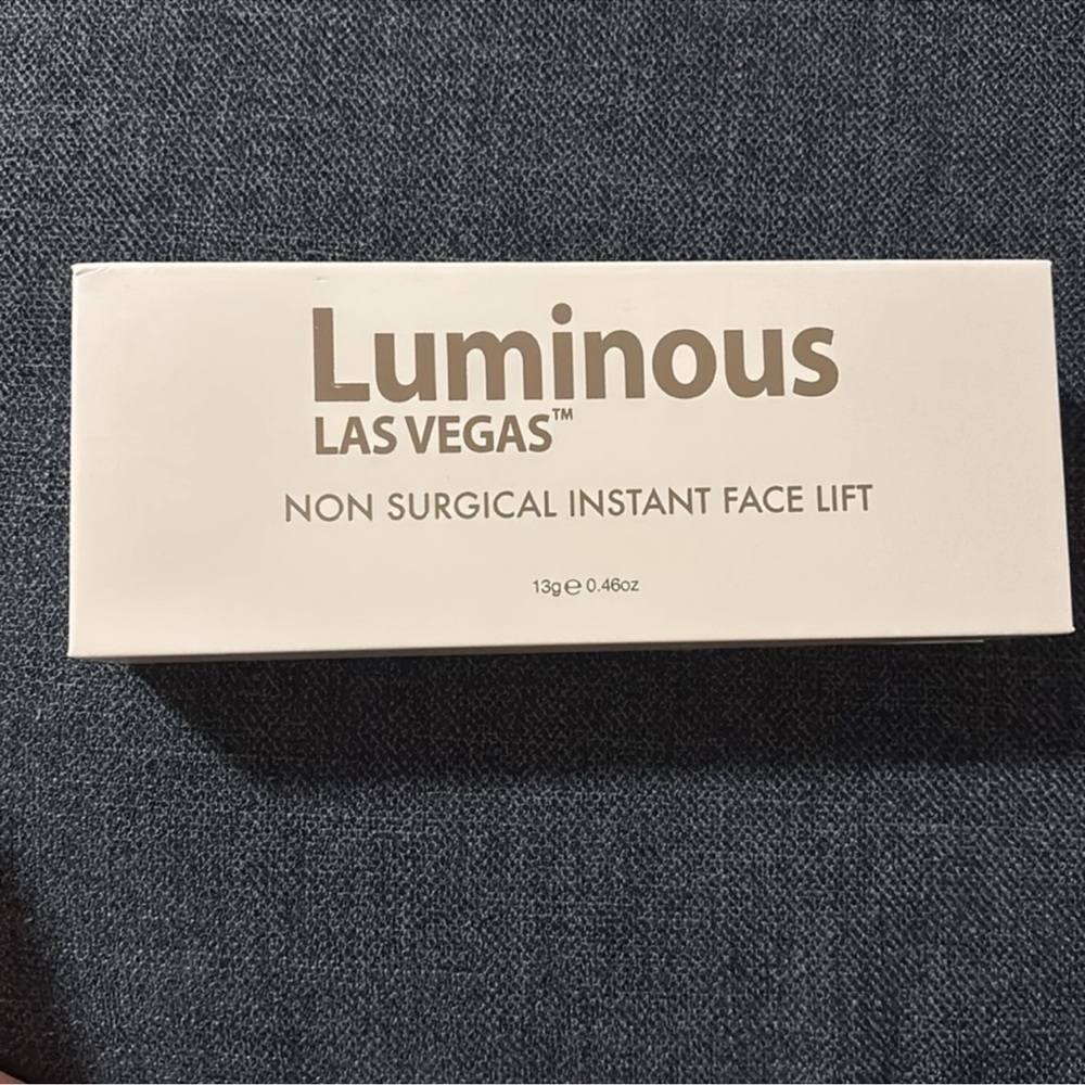 NIB LUMINOUS LAS VEGAS INSTANT FACE LIFT